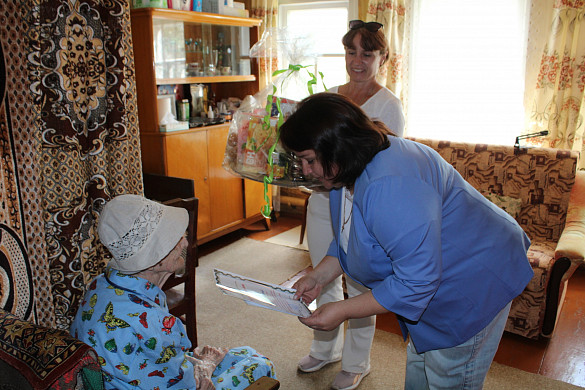 В Лежневе поздравили с 105-летием труженицу тыла Любовь Николаевну Волкову